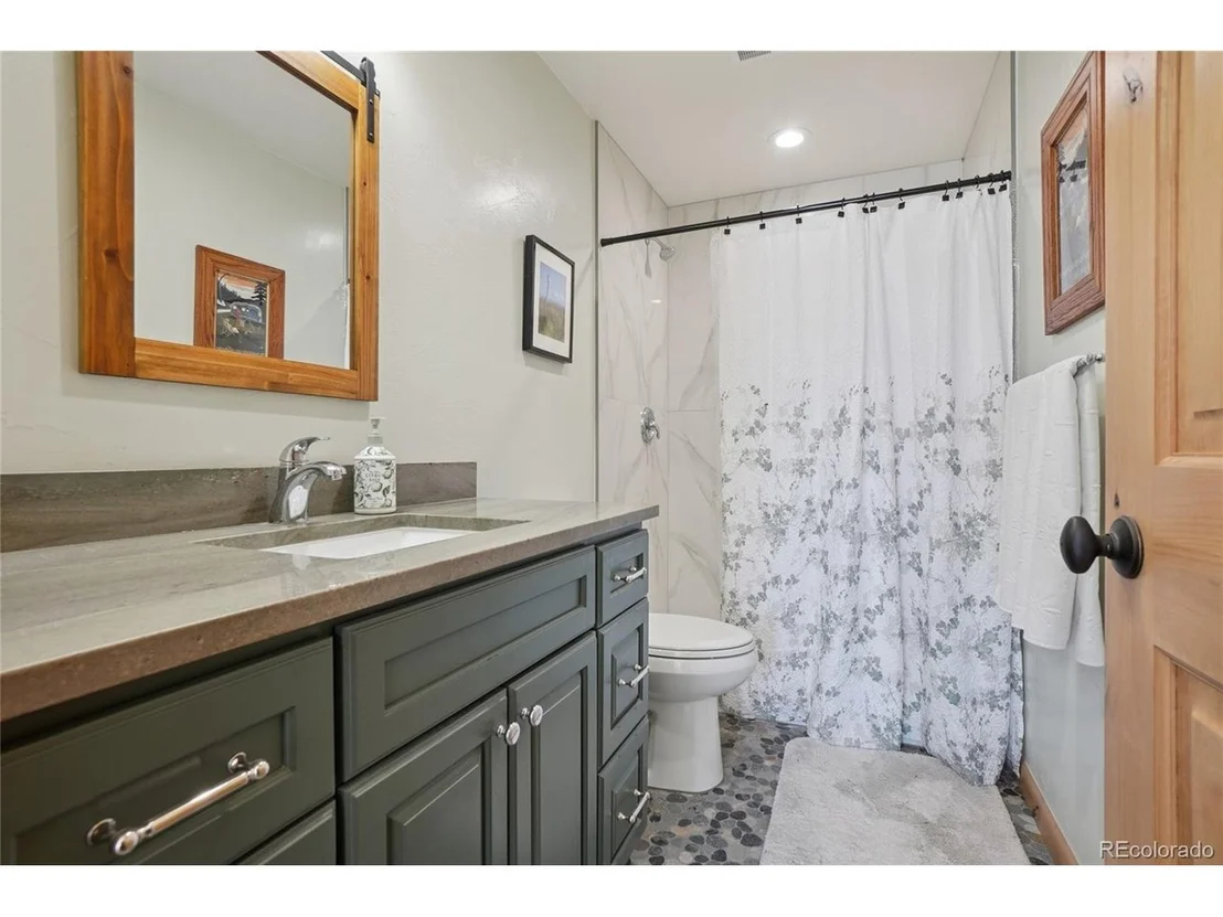 Photo of 884 Pine Hollow Road