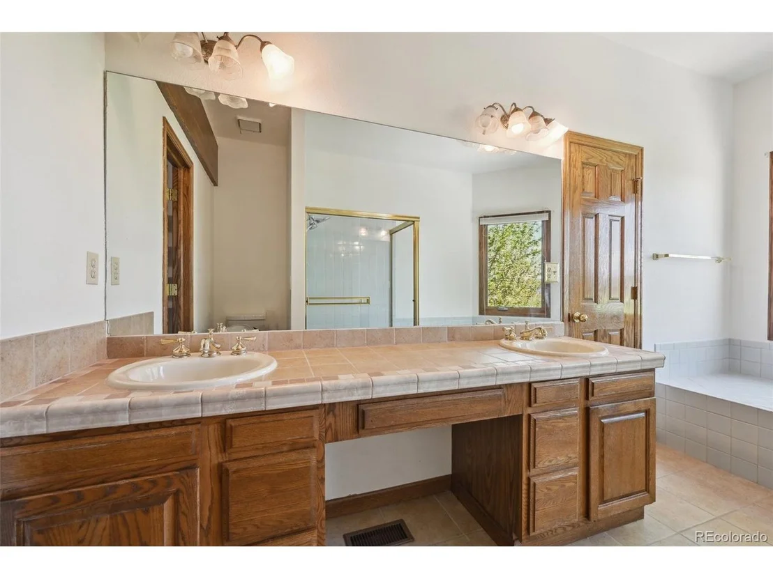 Photo of 1105 Oakhurst Dr