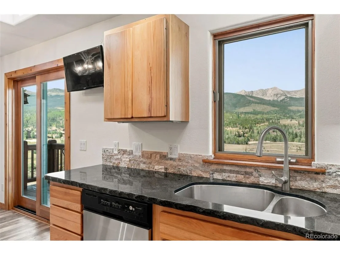 Photo of 231 Fairview Blvd