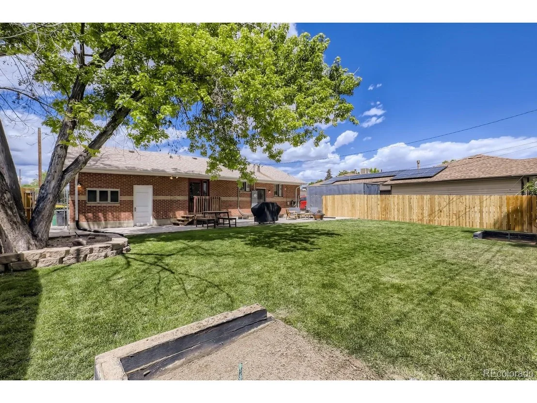 Photo of 7070 Warren Dr