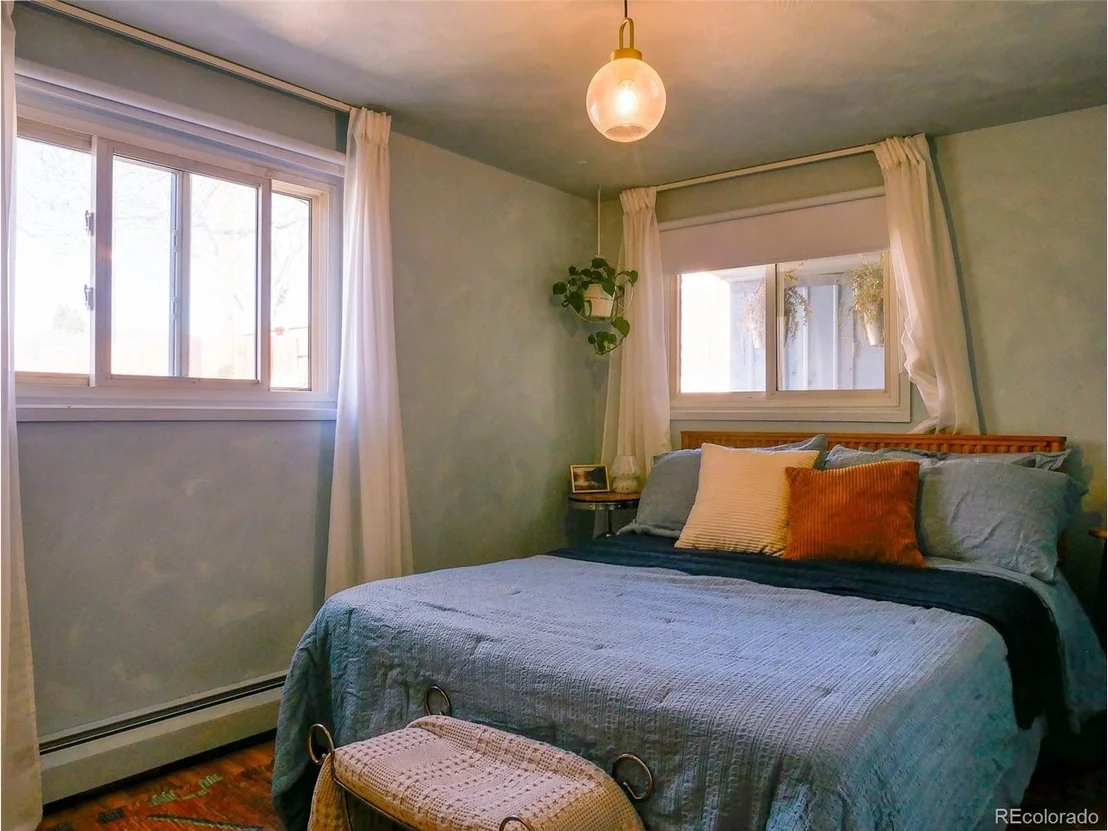 Photo of 541 W 7th St