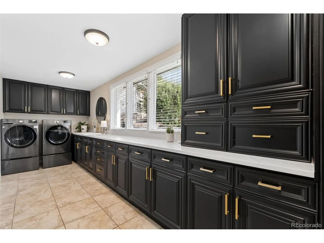 Photo of 8571 Colonial Dr