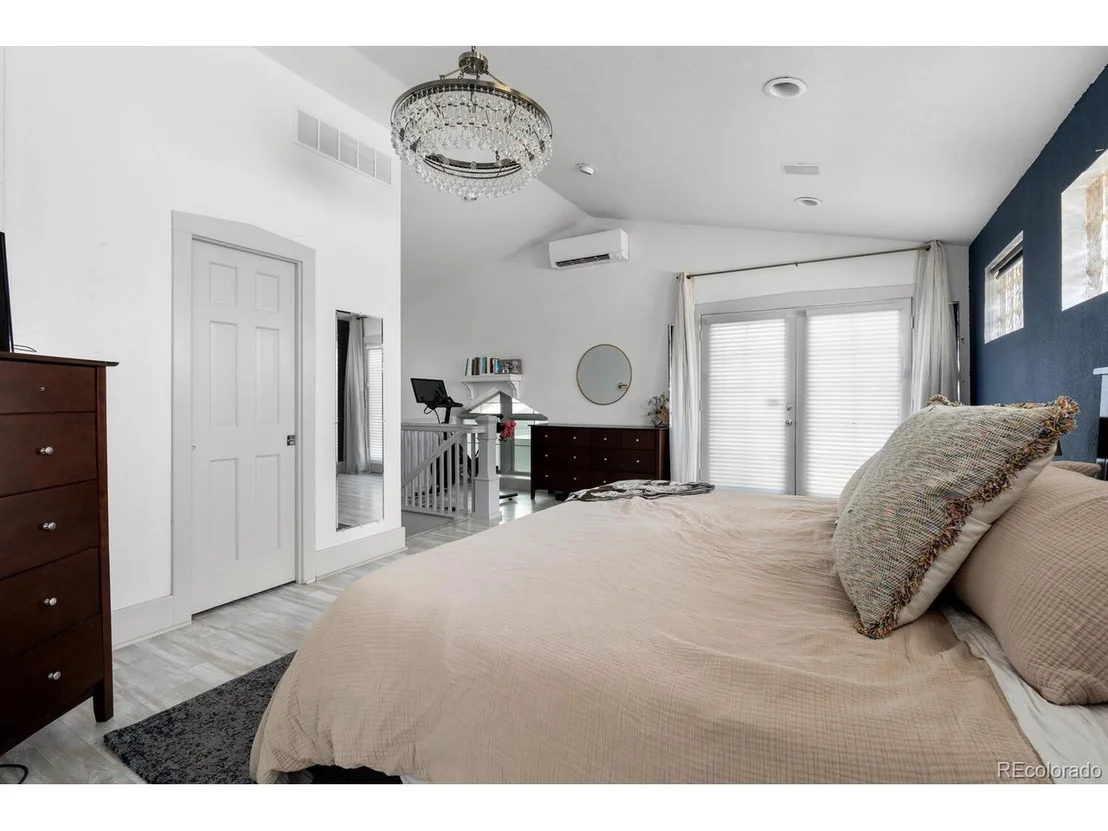 Photo of 561 Cook St