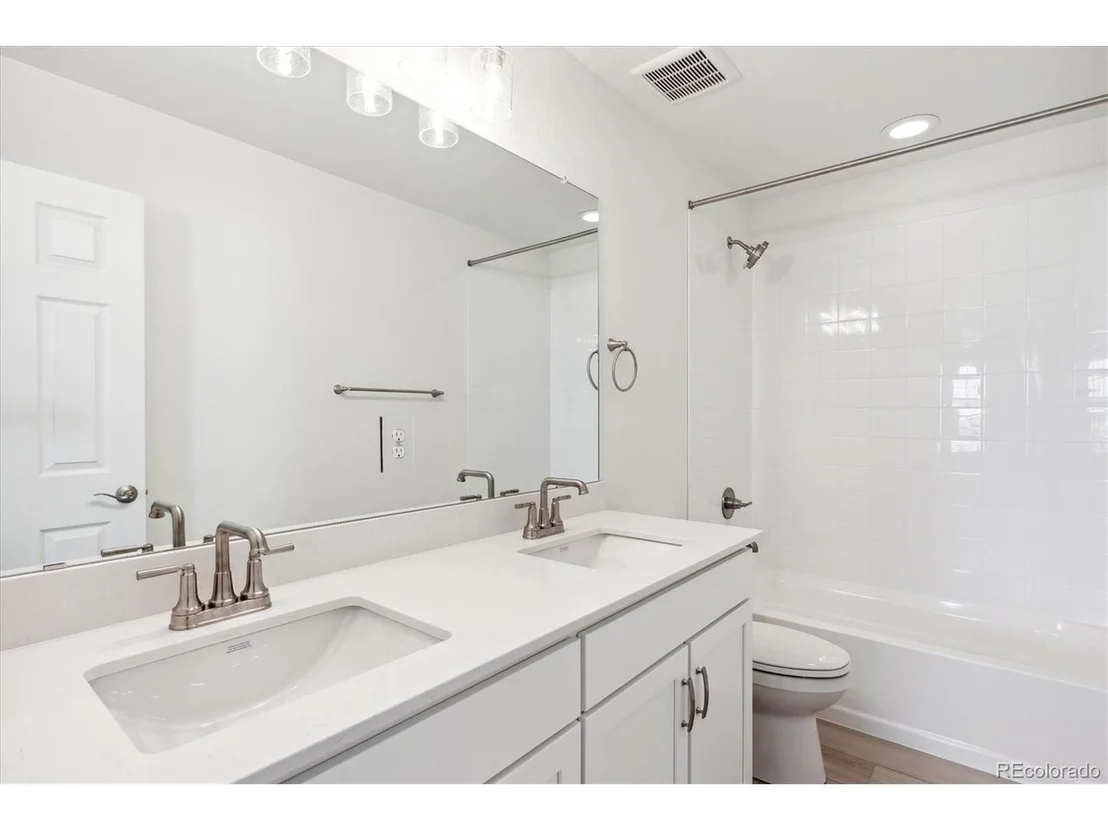 Photo of 7364 S Waterloo Way