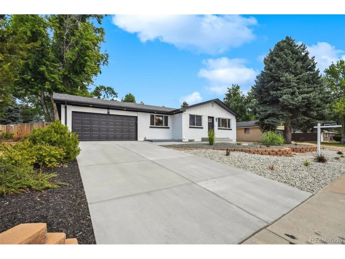 Photo of 605 W Easter Pl