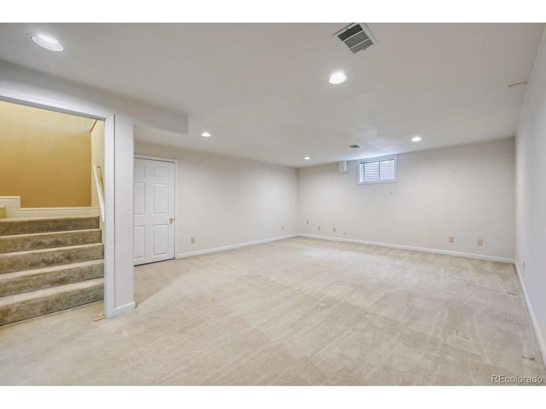 Photo of 8168 Dover Cir