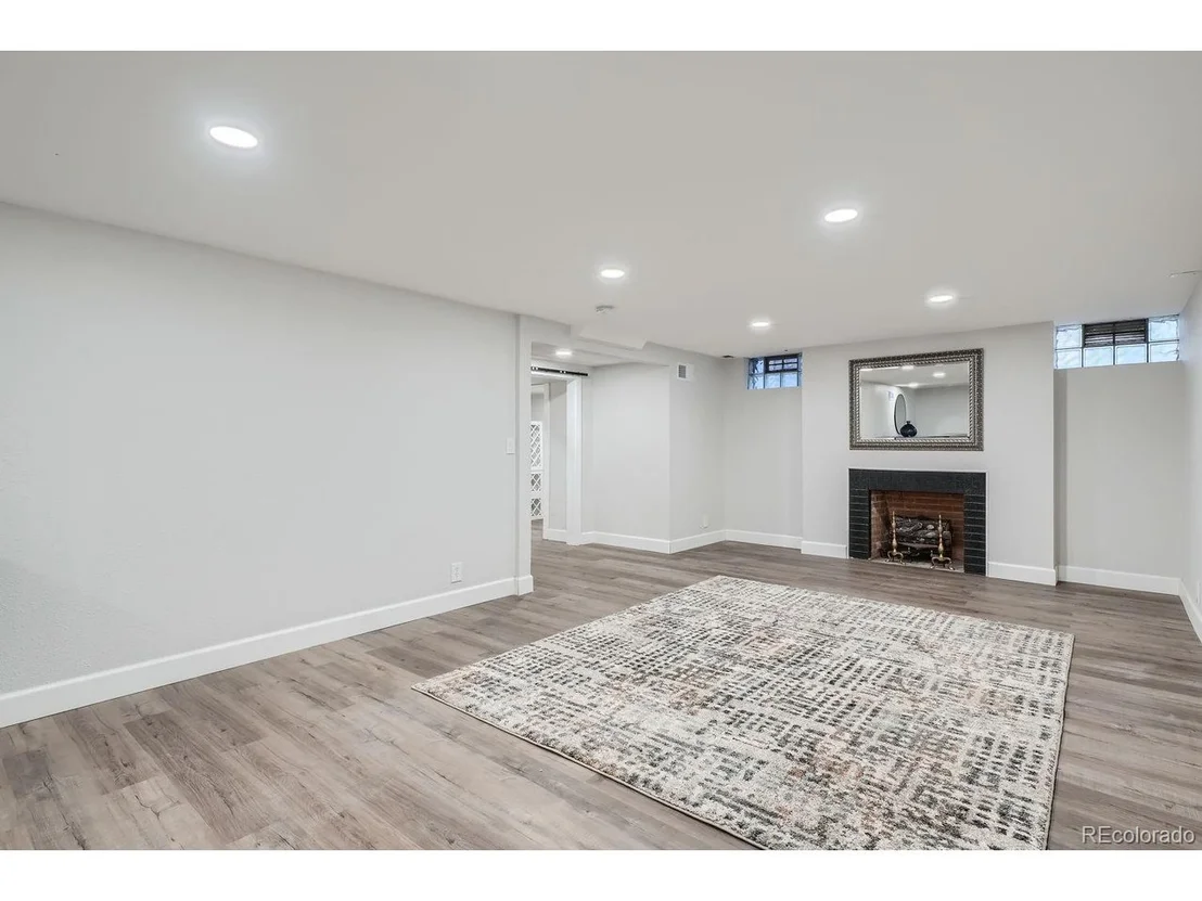 Photo of 2940 N Monaco Pkwy