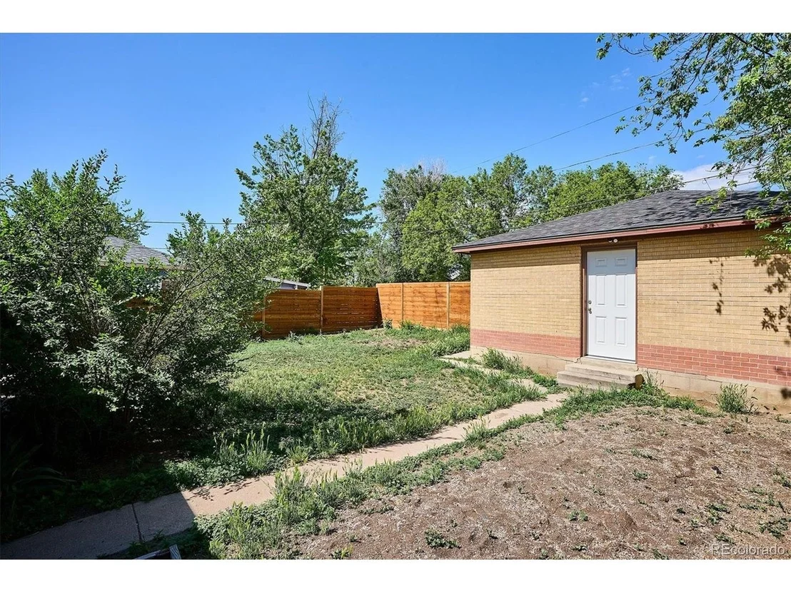Photo of 323 Irving St
