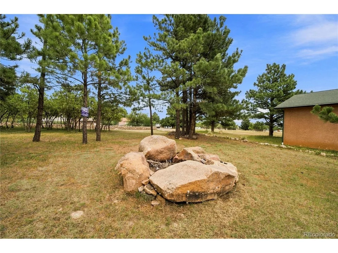 Photo of 8087 Oak Dr