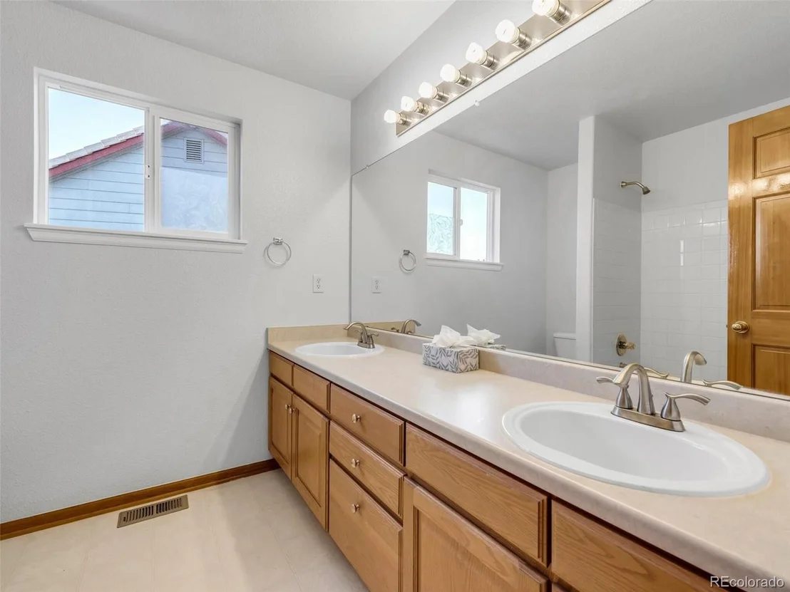 Photo of 903 Grays Peak Dr