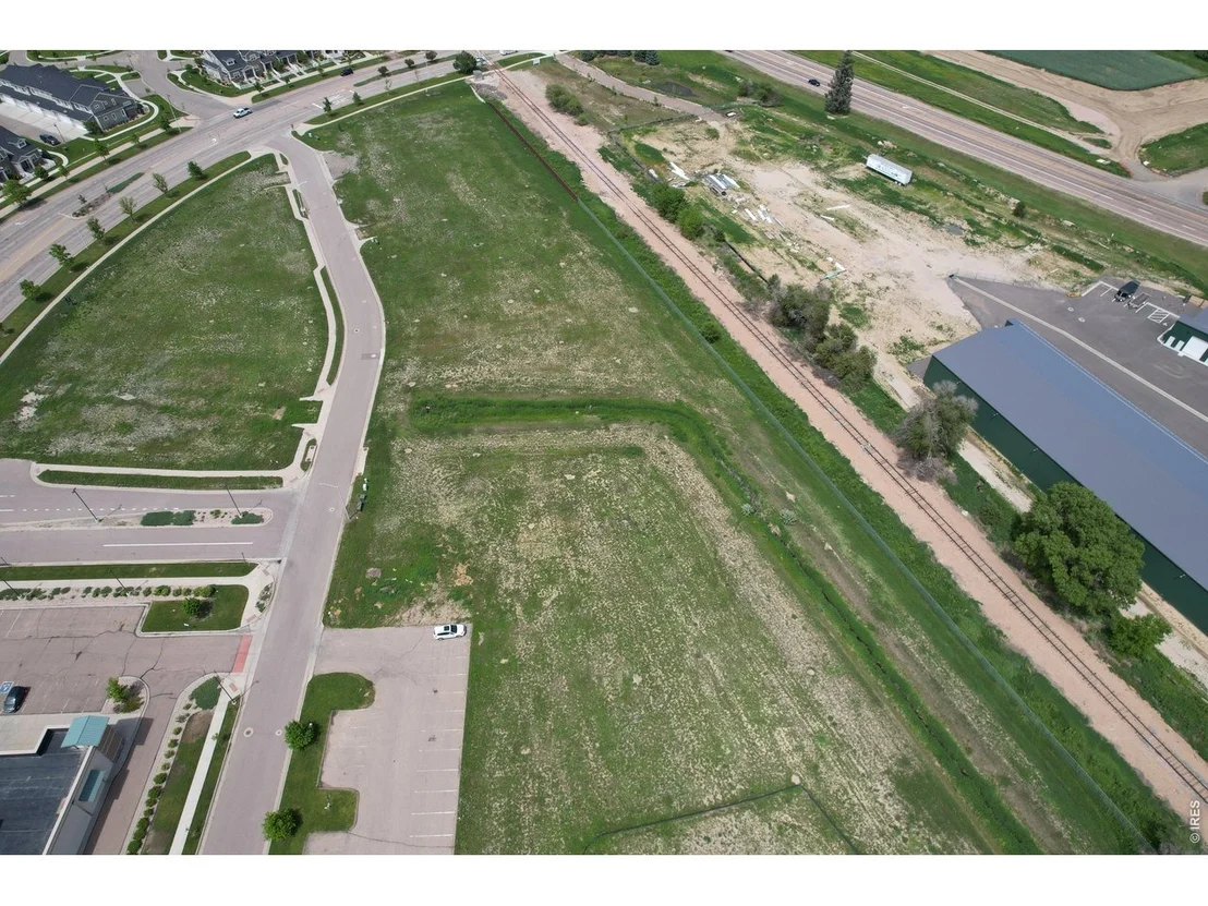 Photo of 320 Crossroads Blvd