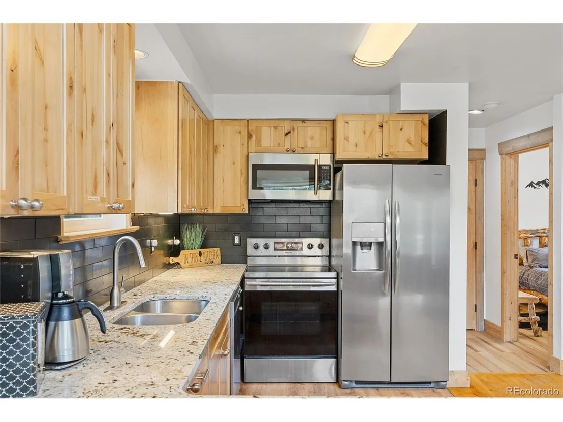 Photo of 894 Peterson Dr