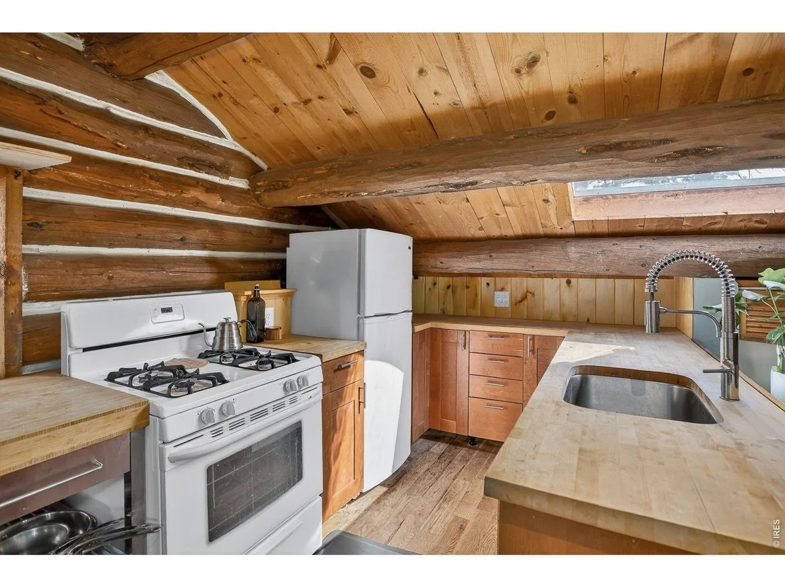 Photo of 470 Weaver Dr