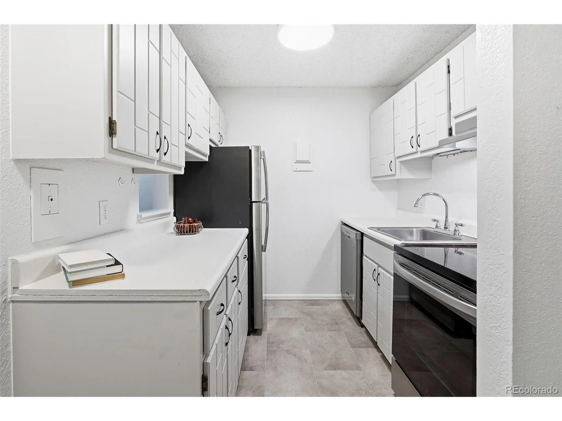 Photo of Unit LL10 at 3250 Oneal Cir