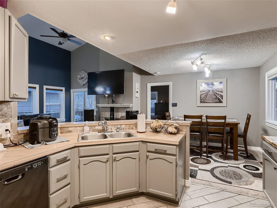 Photo of 8822 Cloverleaf Cir