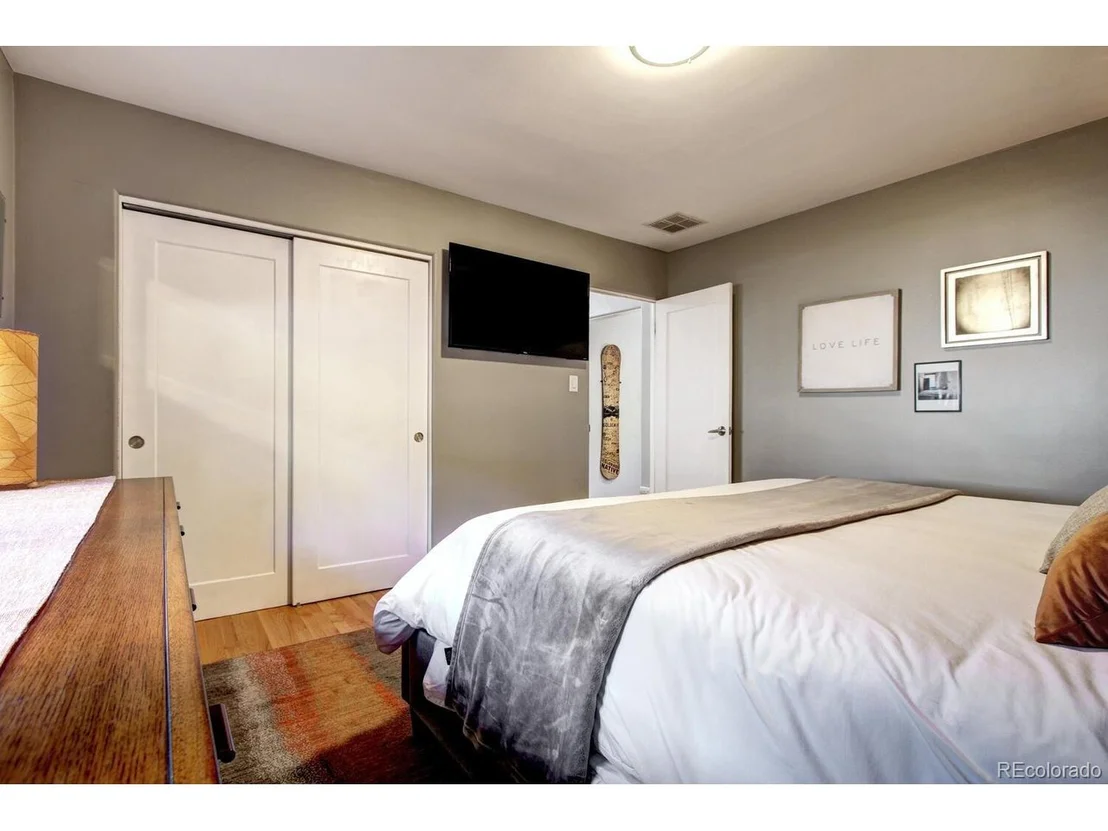 Photo of 1300 Elm St