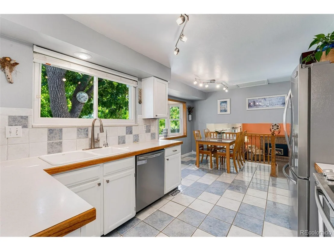 Photo of 8052 Iris Ct
