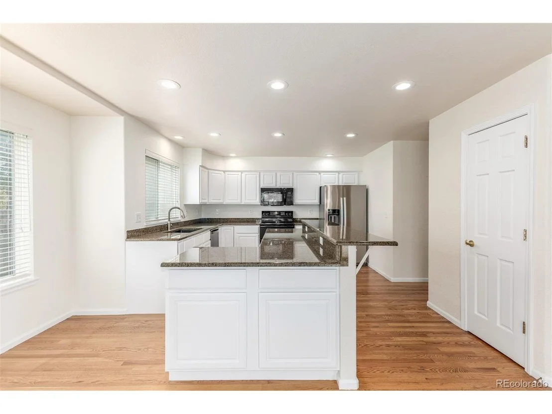 Photo of 8825 Fairview Oaks Pl