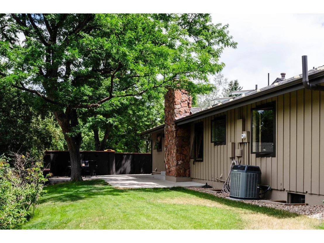 Photo of 2575 Briarwood Dr