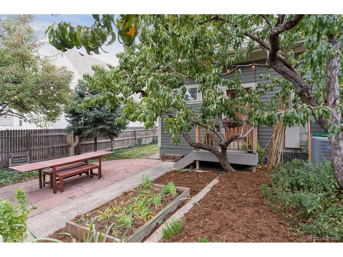 Photo of 3824 Lowell Blvd