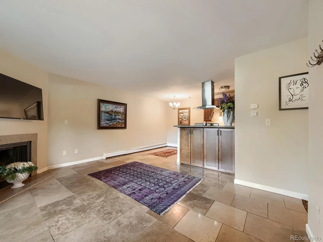 Photo of Unit 8 at 695 Manhattan Dr