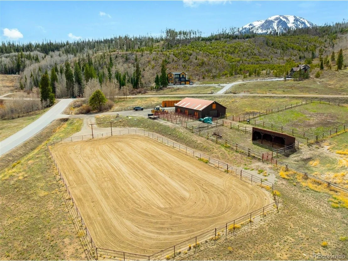Photo of 348 Jade Rd