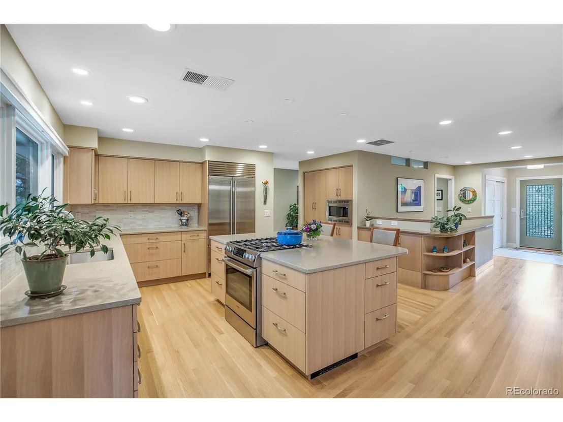 Photo of 6647 Apache Ct
