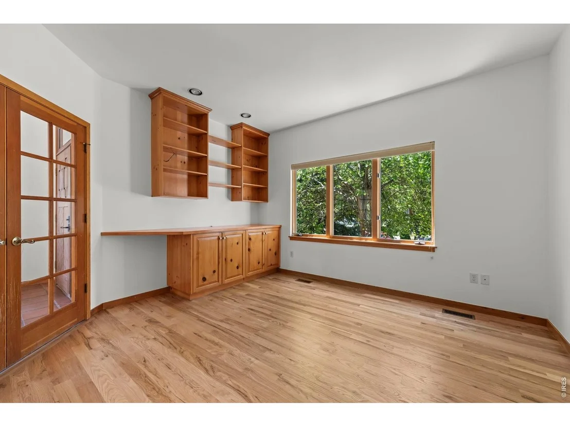Photo of 1001 Utica Cir