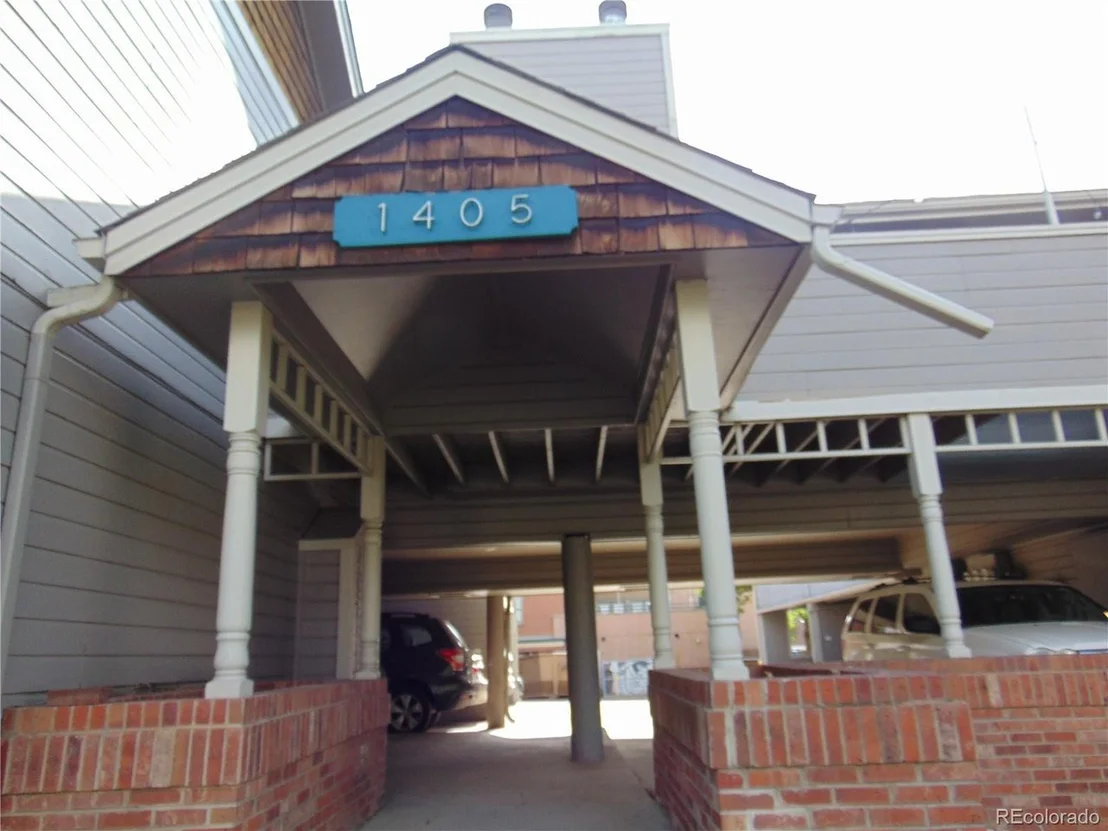 Photo of Unit 302 at 1405 Broadway St