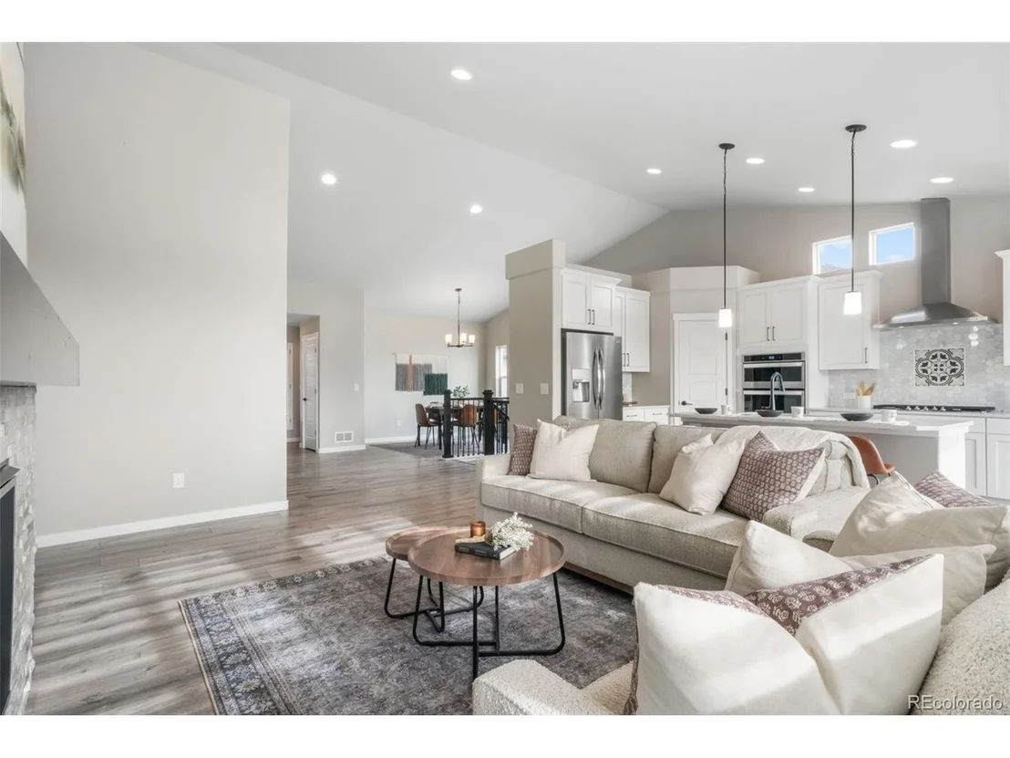 Photo of 2573 Lakes Edge Dr