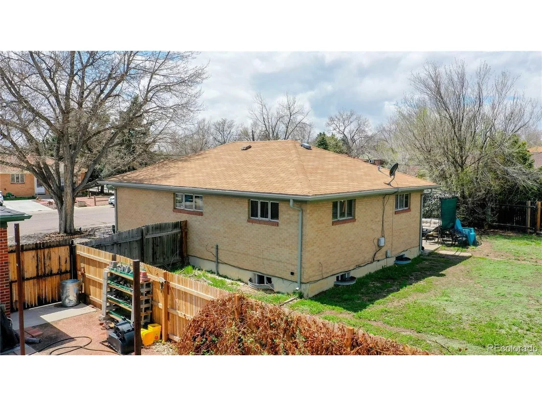 Photo of 423 Leonard Ln