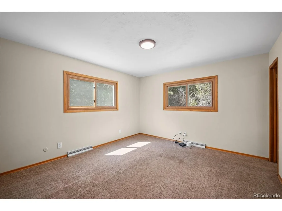 Photo of 993 Fall River Rd