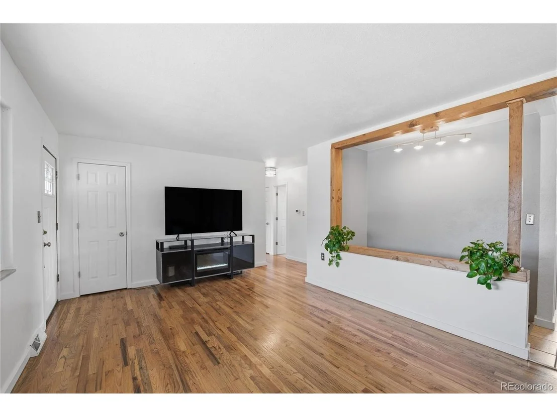 Photo of 580 W 79th Pl