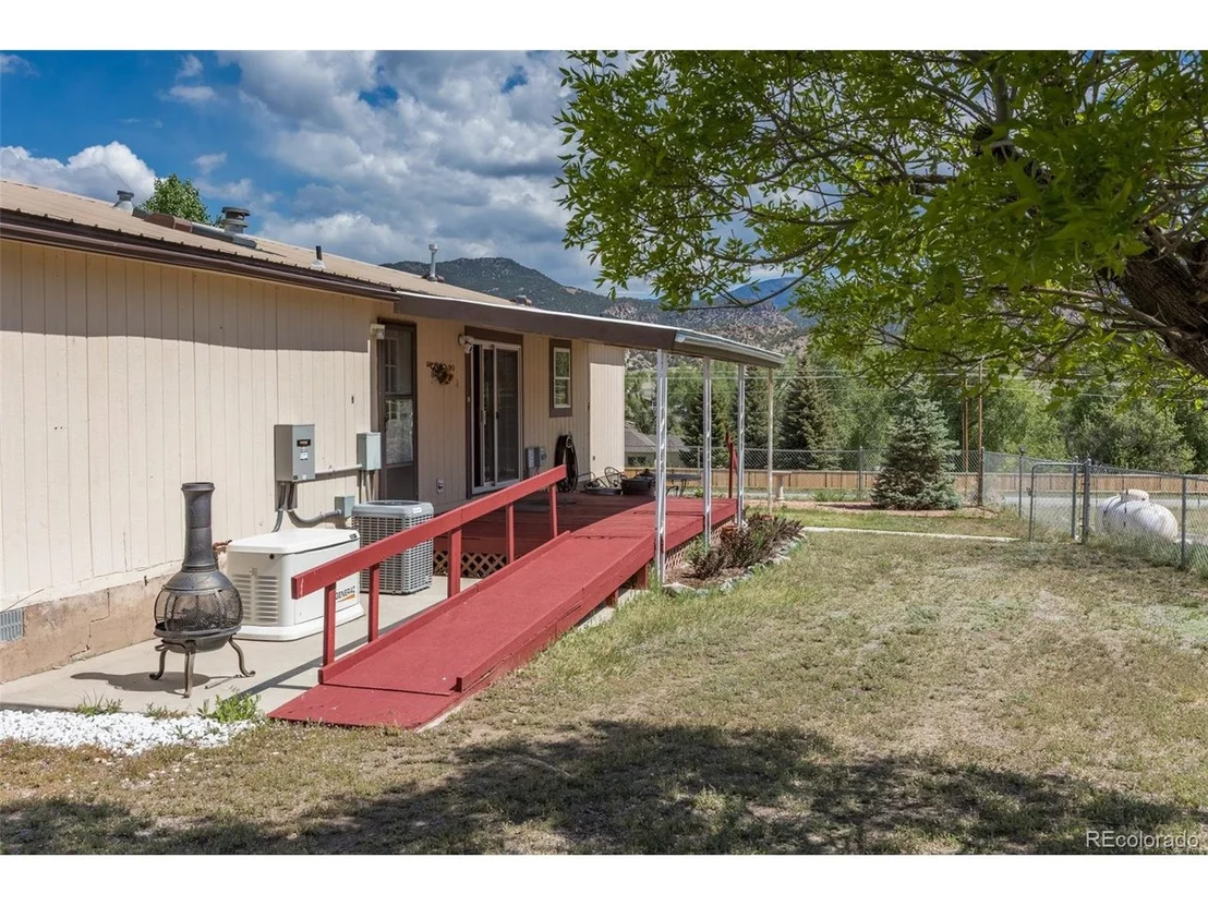 Photo of 246 Loop Dr