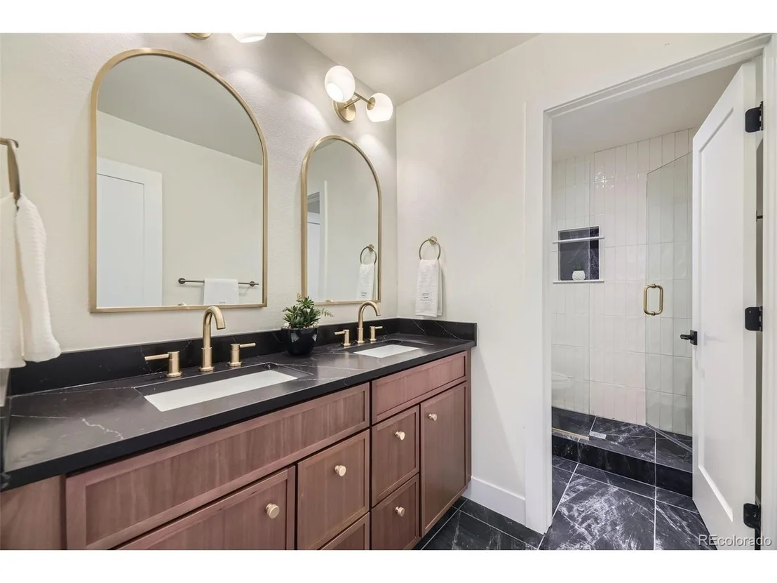 Photo of 7250 N Hyperion Way