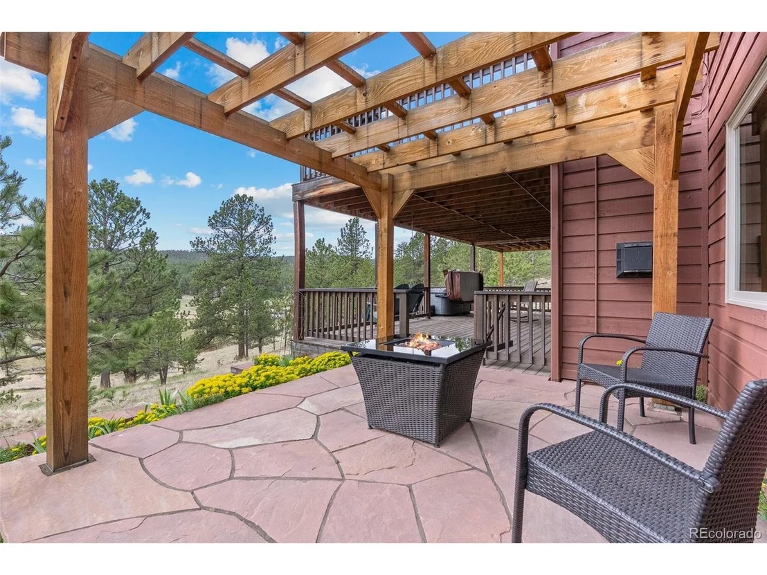 Photo of 665 Meadow Dr