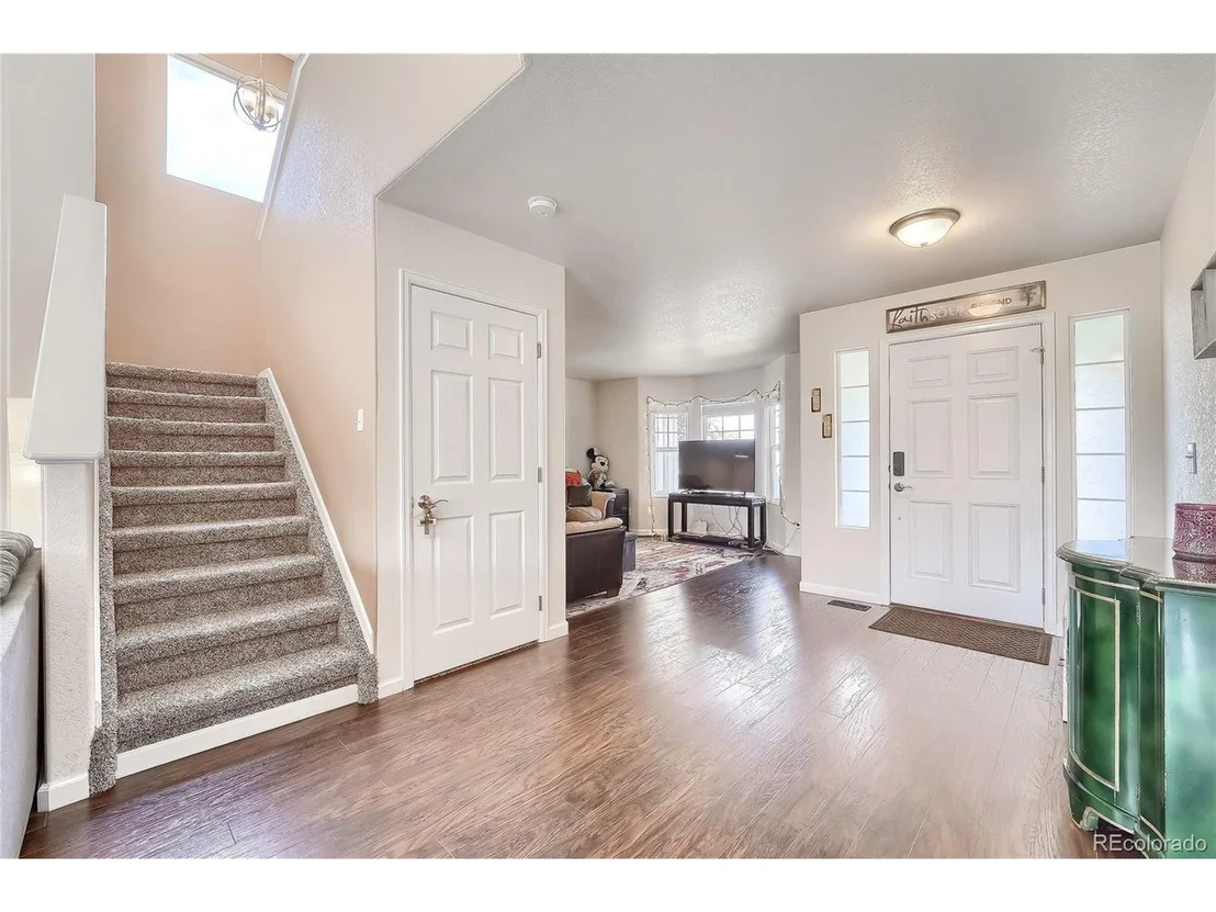 Photo of 7233 Foothill St