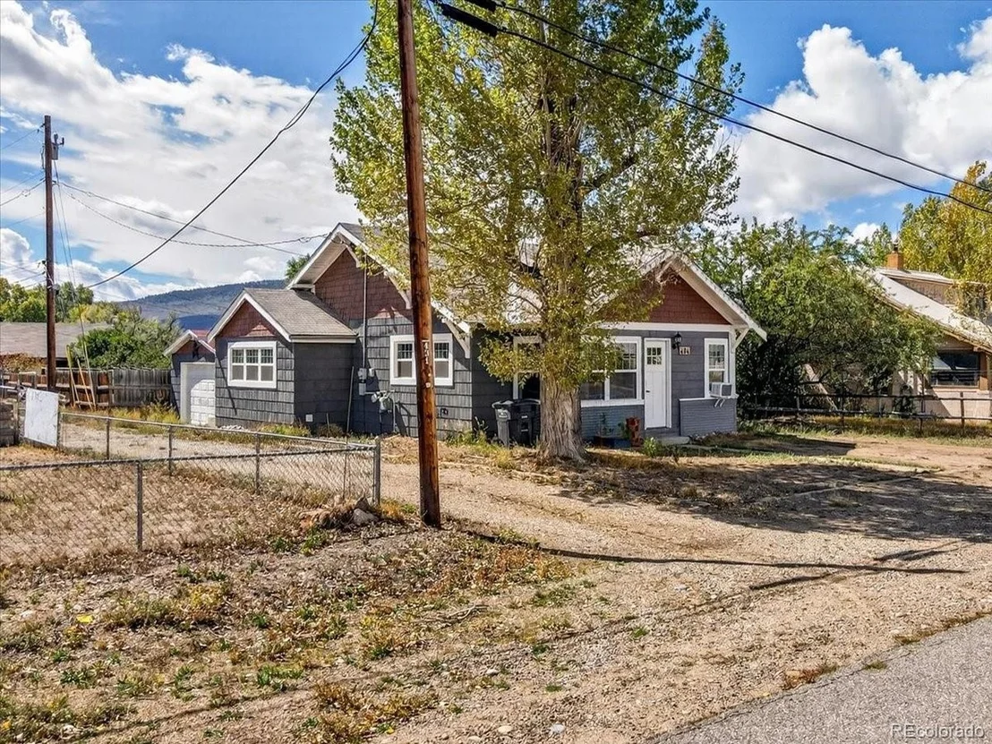 Photo of 404 S Range Ave