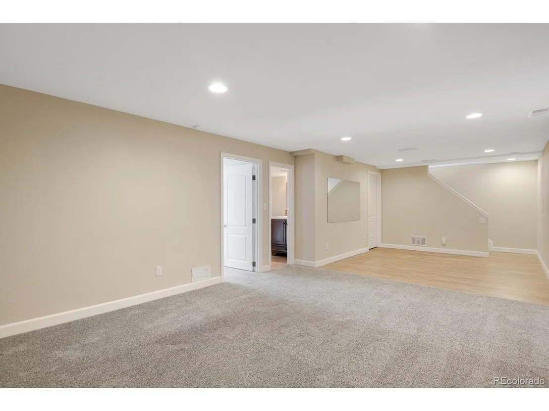 Photo of 976 E 132nd Cir