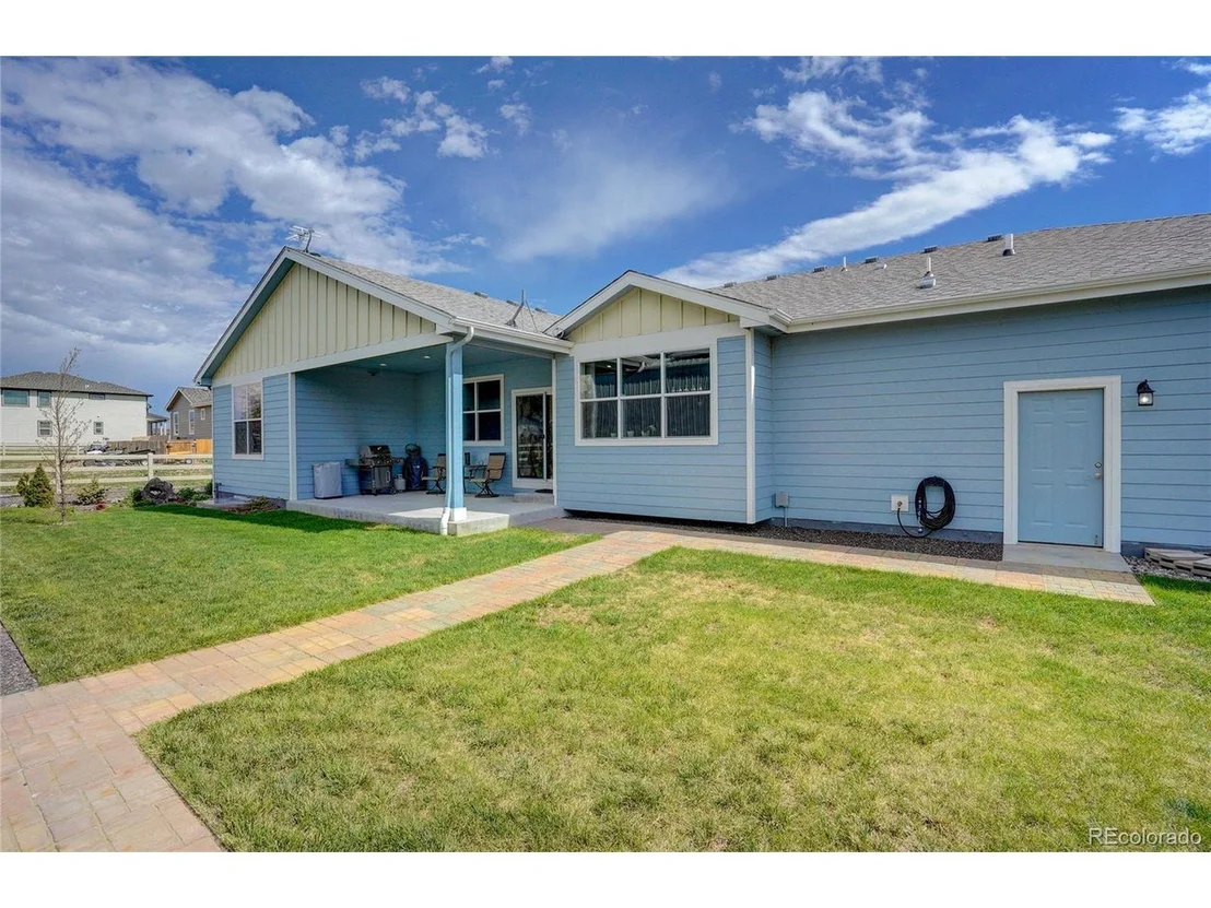 Photo of 305 Foxtail Dr