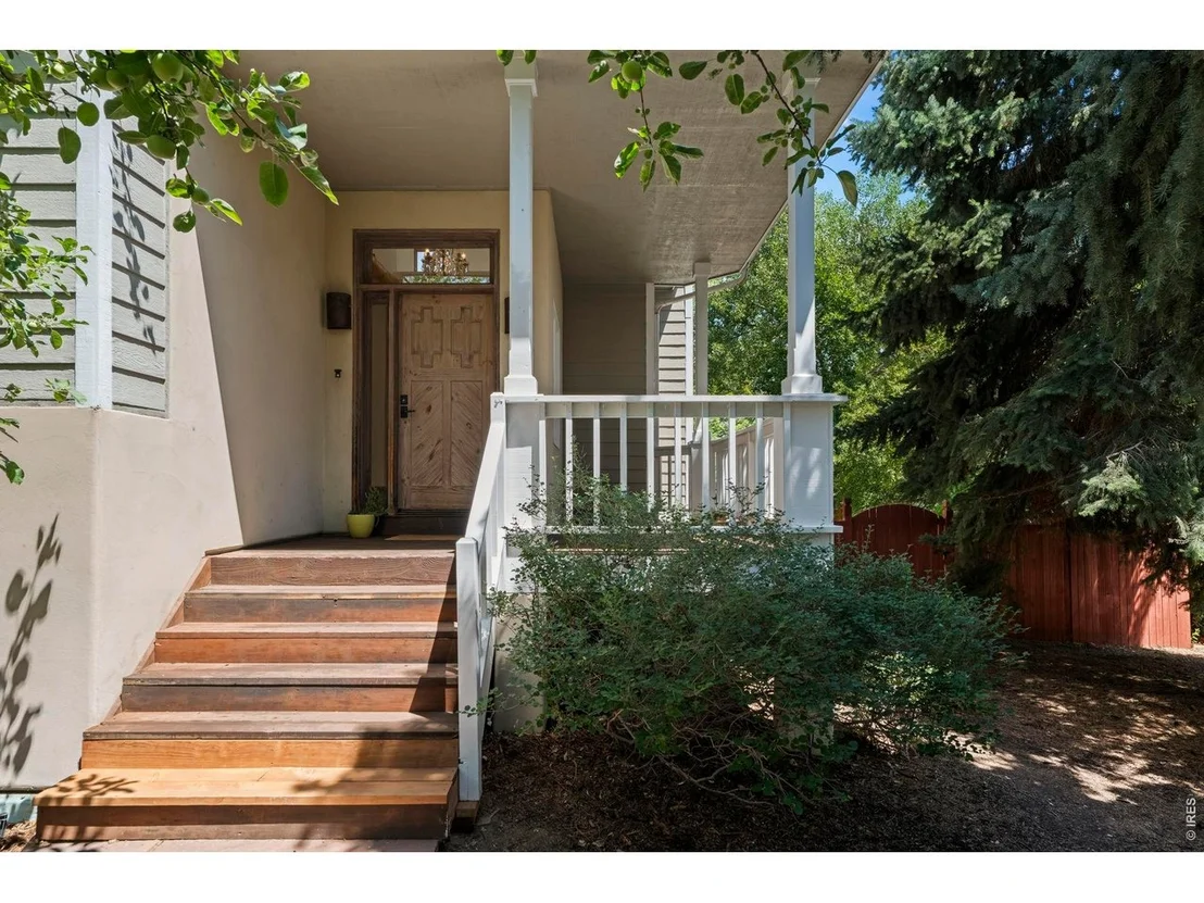 Photo of 1001 Utica Cir