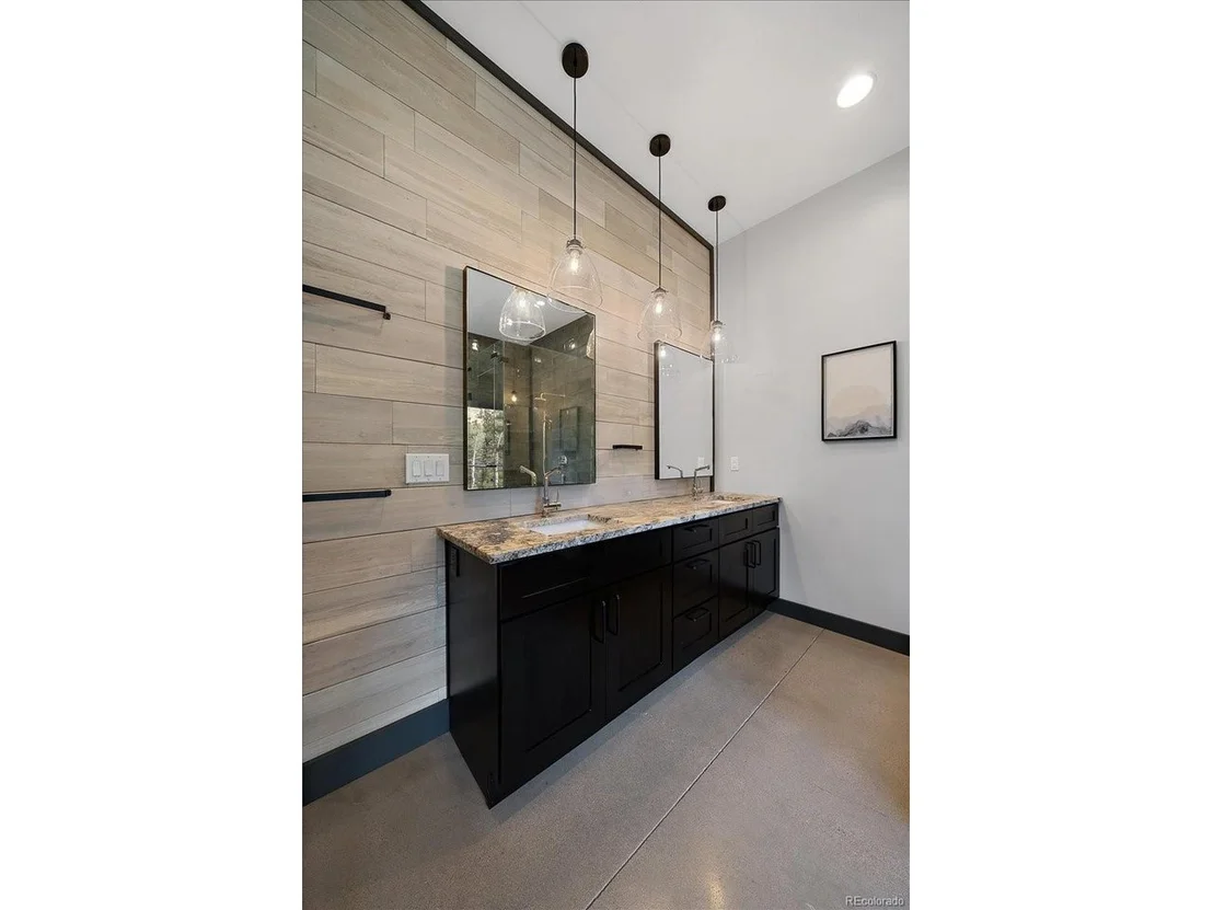 Photo of 32990 Stagecoach Blvd