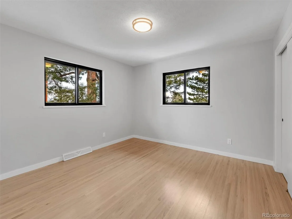Photo of 1345 Overhill Rd