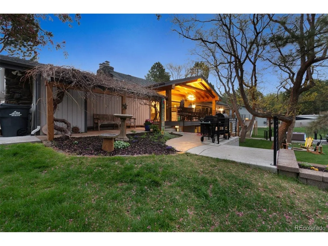 Photo of 620 Front Range Rd