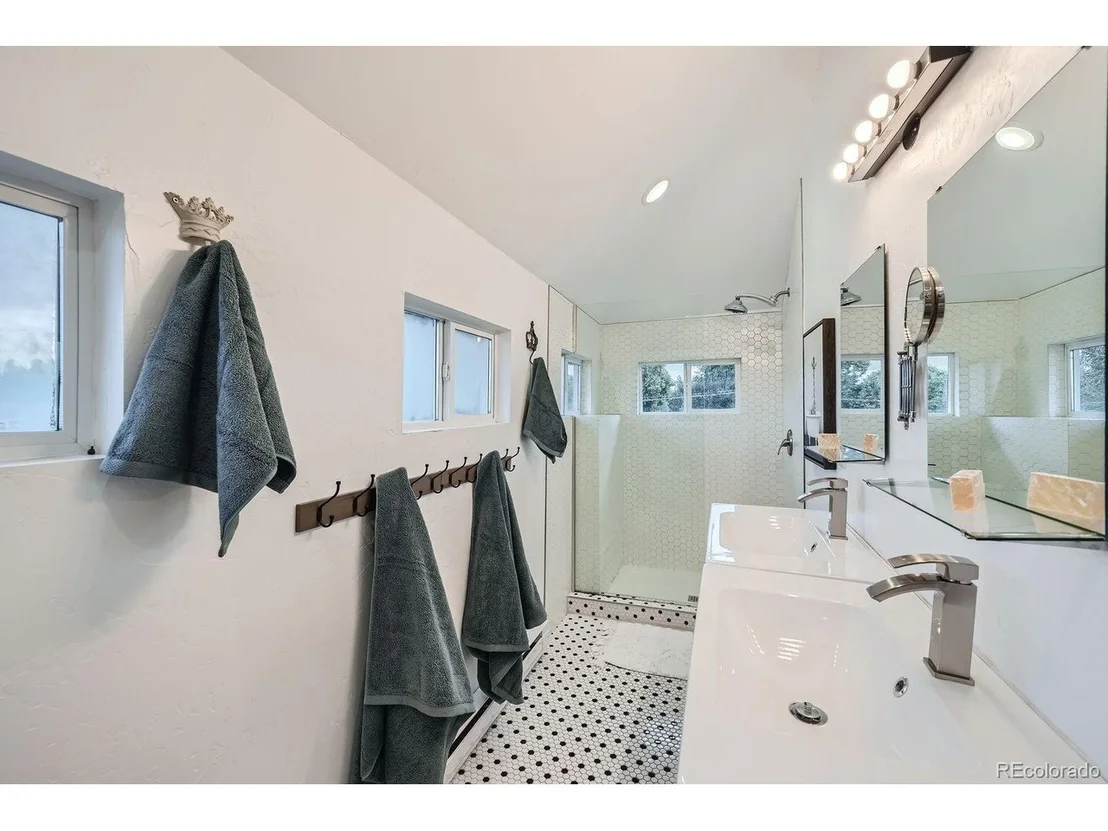 Photo of 5127 Lowell Blvd