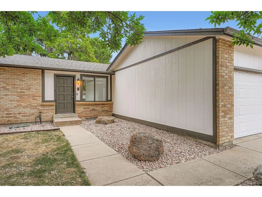 Photo of 2512 S Sable Way
