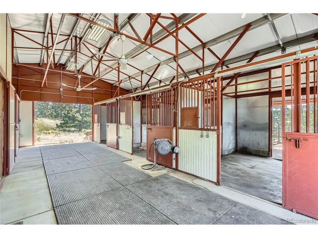Photo of 6685 Chalet Cir