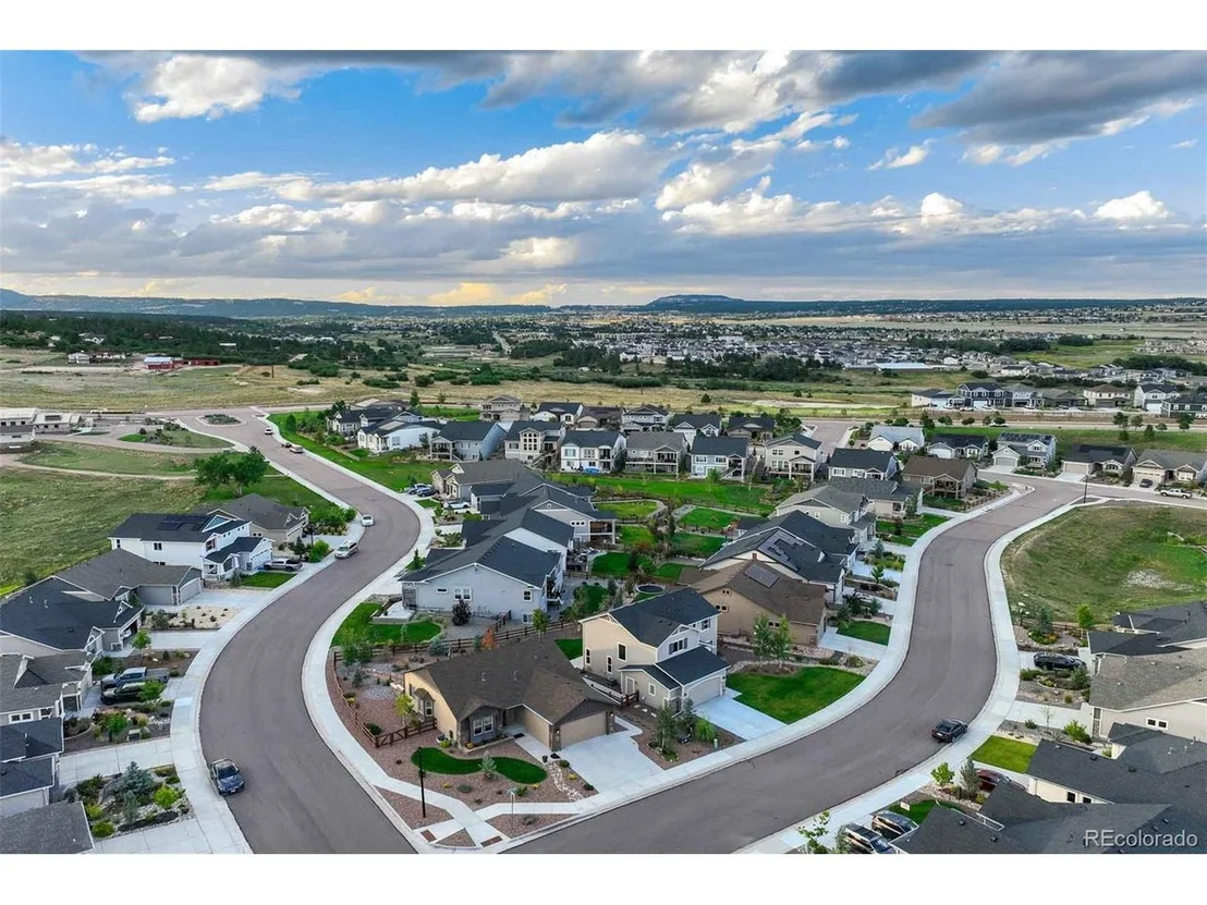 Photo of 2584 Lakes Edge Dr