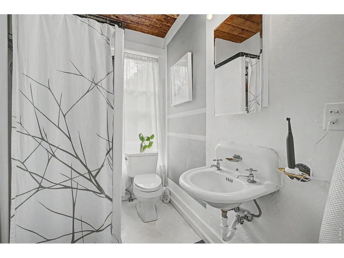 Photo of 1044 Maxwell Ave