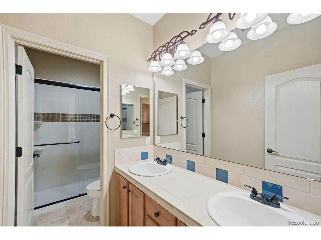 Photo of 10977 Glengate Cir